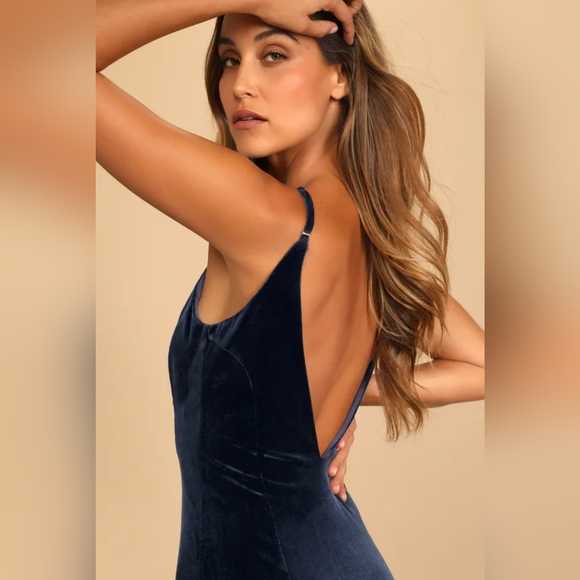 Elegant Navy Blue Velvet Evening Gown - Picture 4 of 6